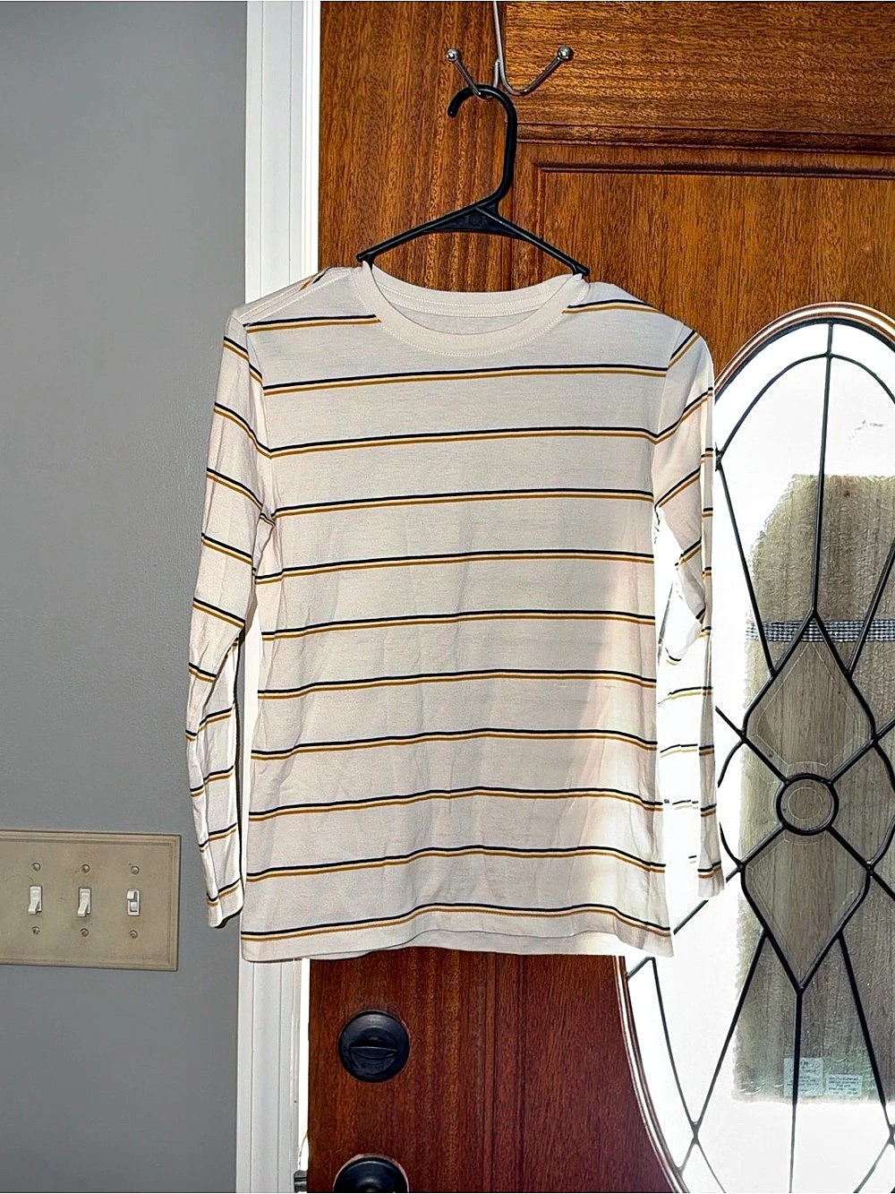 Old Navy Striped Long Sleeve Shirt in White & Blue